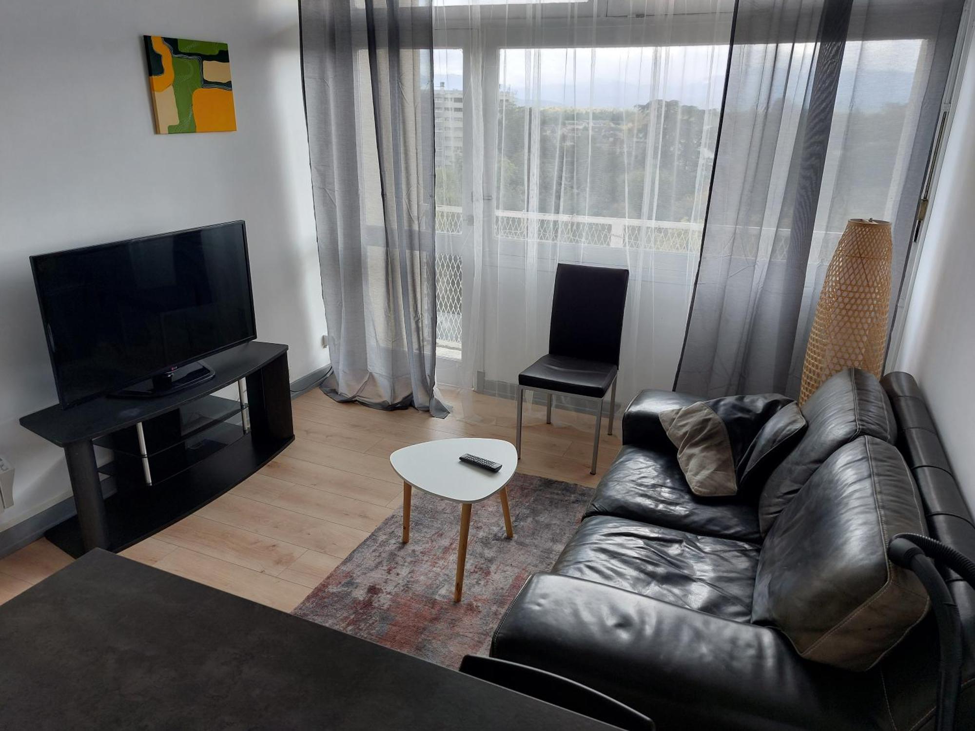 Le Voltaire - T2 Neuf Face Pyrenees Apartment Tarbes Exterior photo