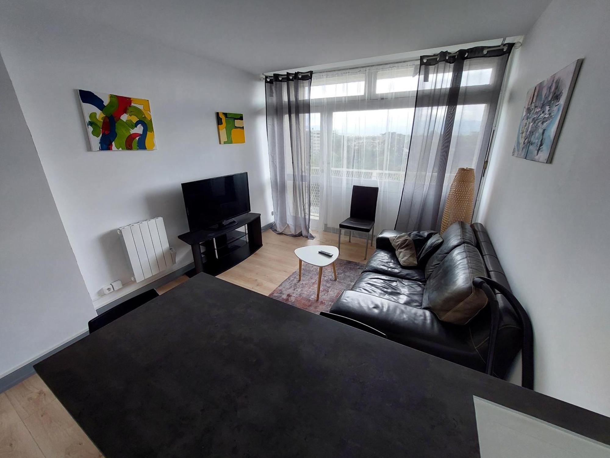 Le Voltaire - T2 Neuf Face Pyrenees Apartment Tarbes Exterior photo